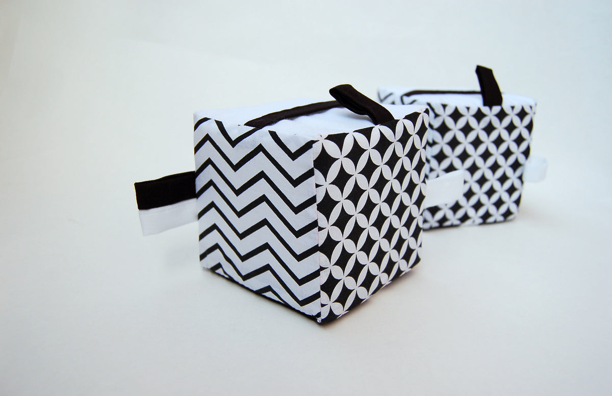 MyMoo Cubo Sensorial Busy cube - Preto e branco