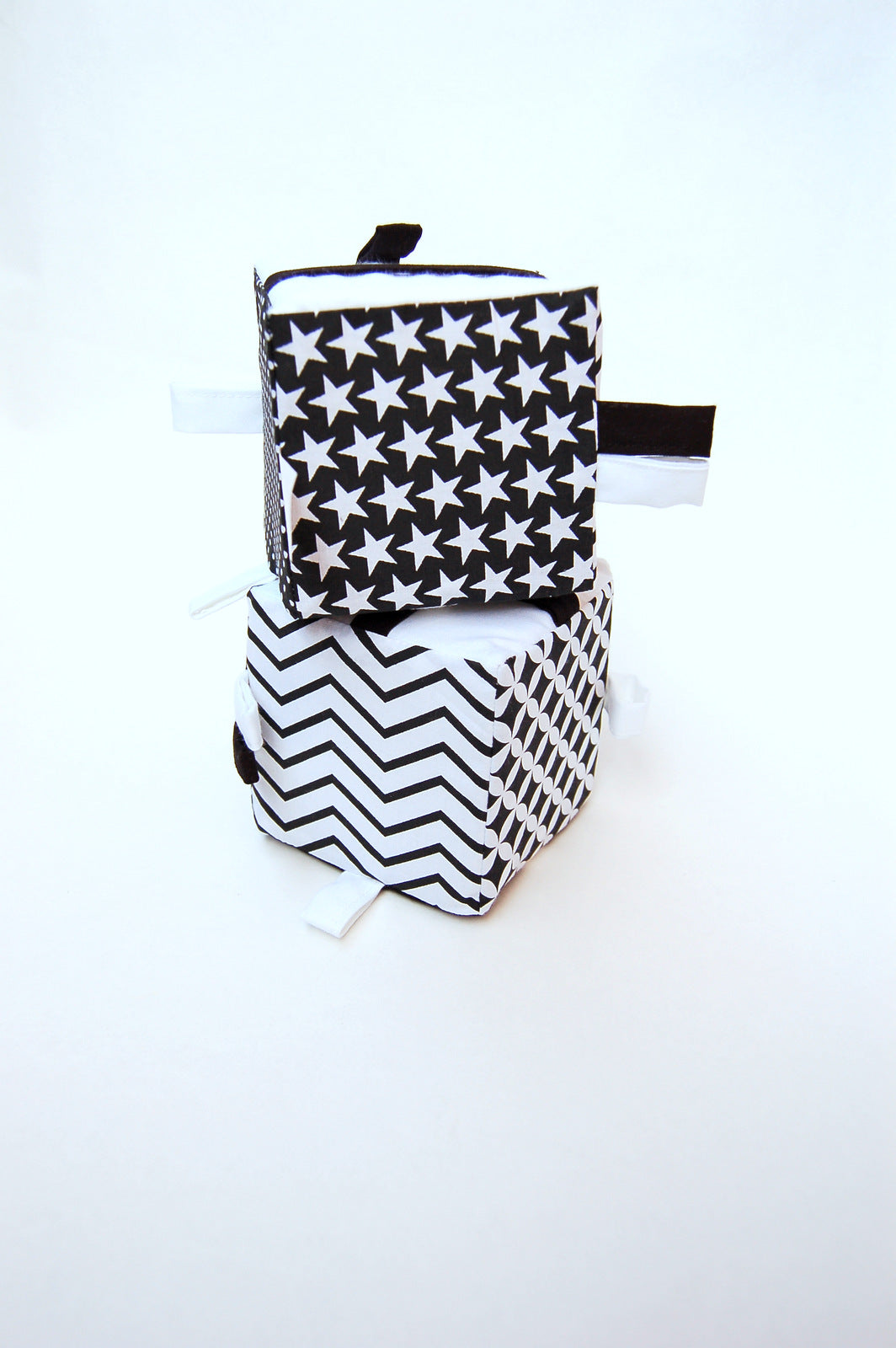 MyMoo Cubo Sensorial Busy cube - Preto e branco