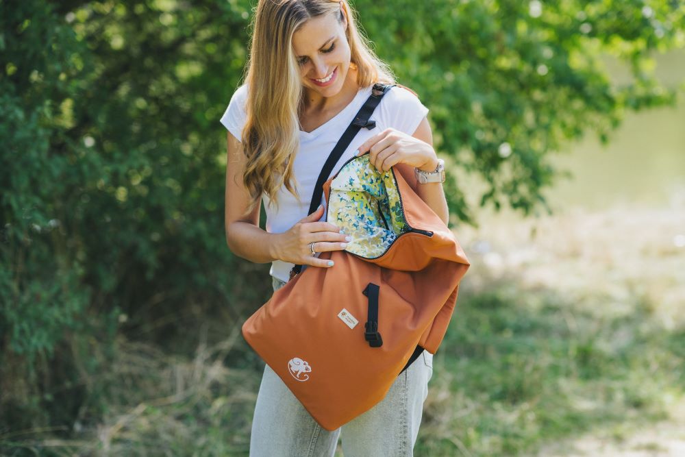 Monkey Mum® Mochila integrada em softshell para o porta-bebé Carrie - Folhas de outono