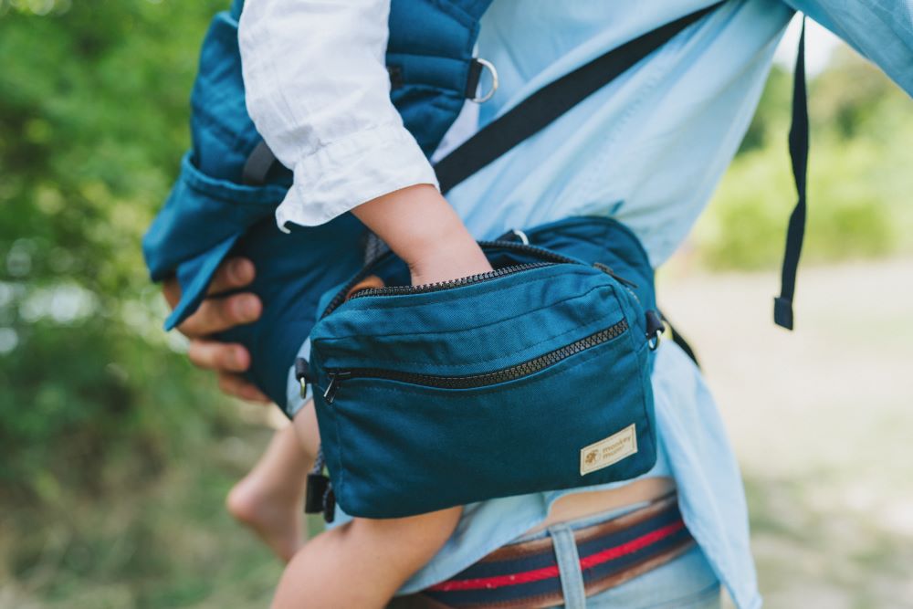 Monkey Mum® Porta-bebés ergonómico extensível Carrie - Charme geométrico
