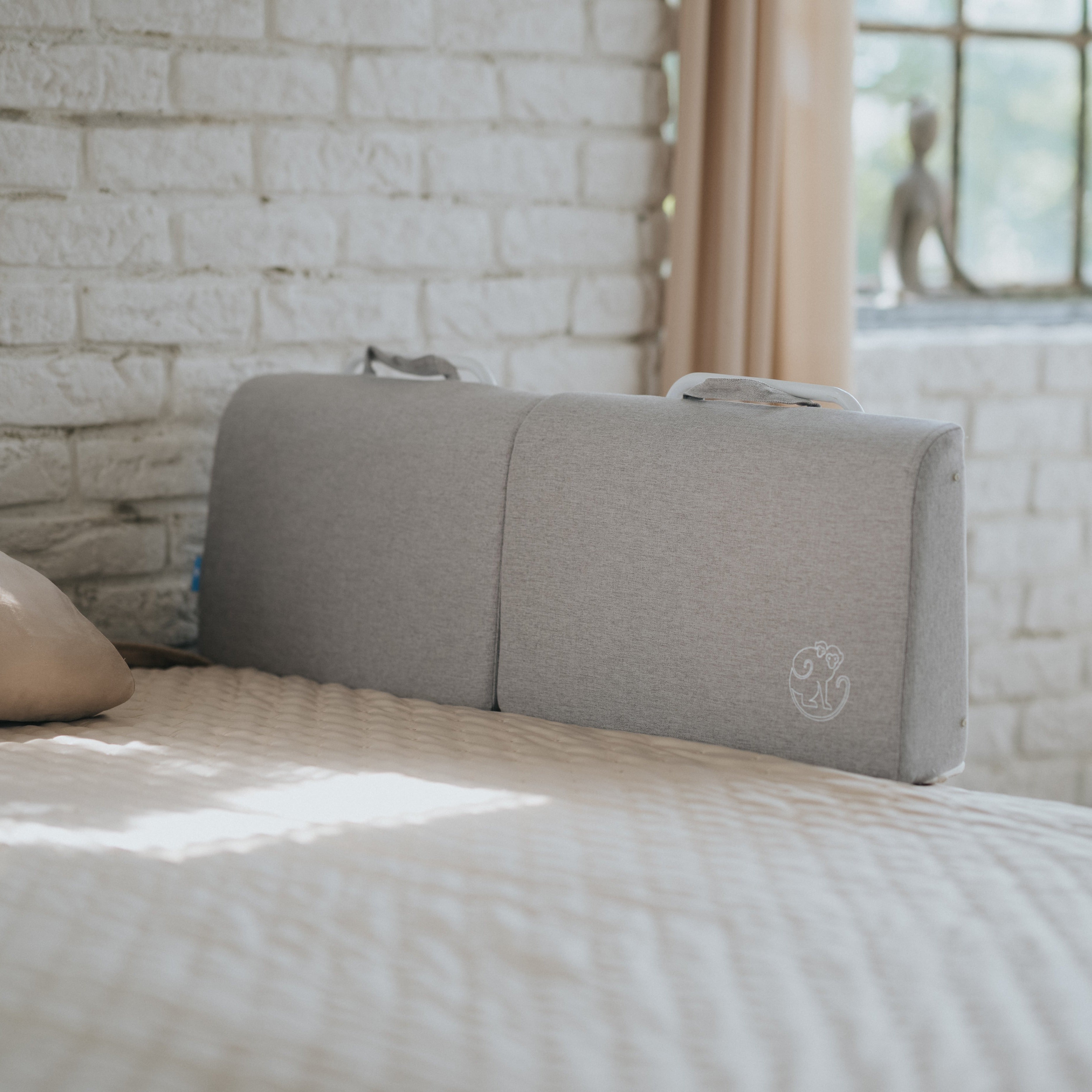 Resguardo de viagem para a cama Monkey Mum® - desembalado
