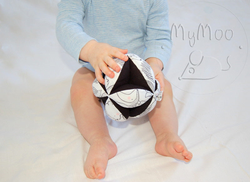 MyMoo Bola sensorial Montessori - Animais da floresta/preto