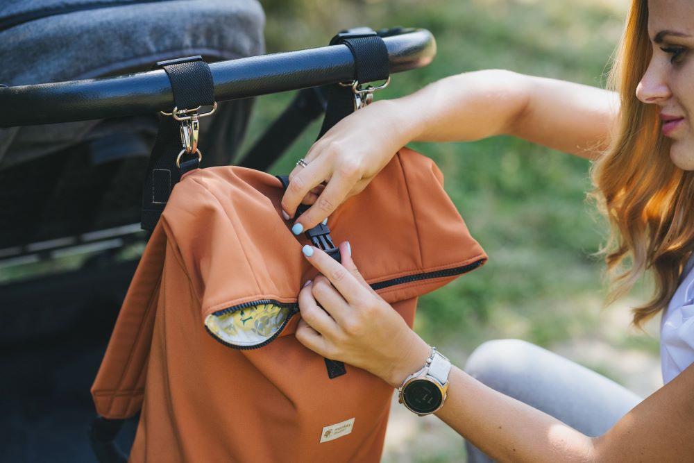 Monkey Mum® Mochila integrada em sarja para o porta-bebé Carrie - Escuridão prateada