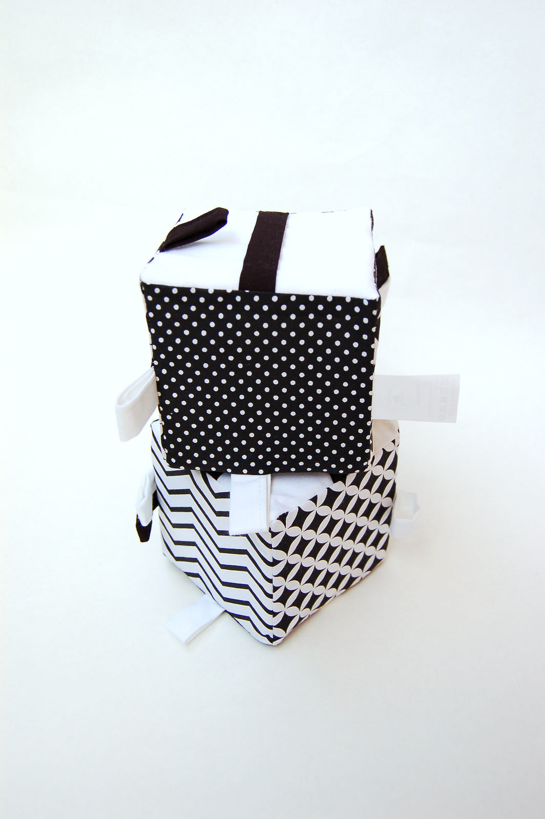 MyMoo Cubo Sensorial Busy cube - Preto e branco