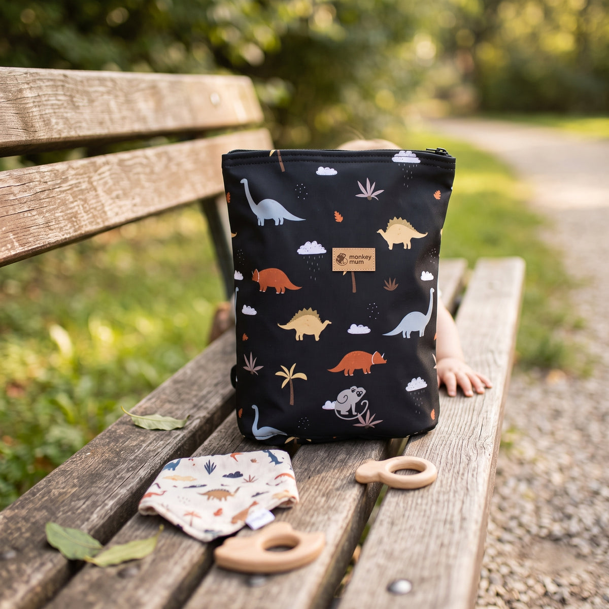 Mochila infantil em softshell Monkey Mum® - Caminho dos dinossauros