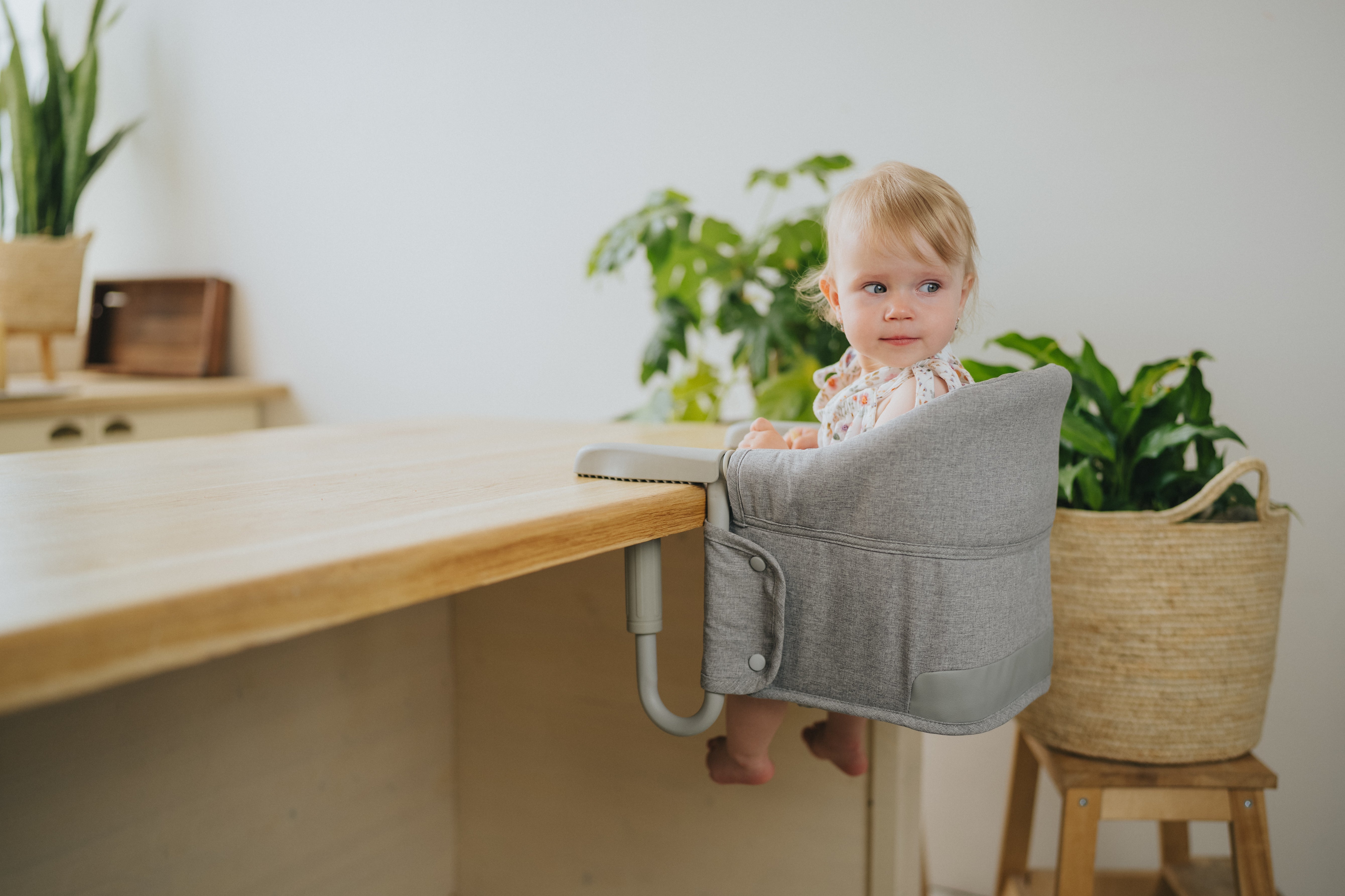 Cadeira de refeição de viagem Monkey Mum® - cinzenta