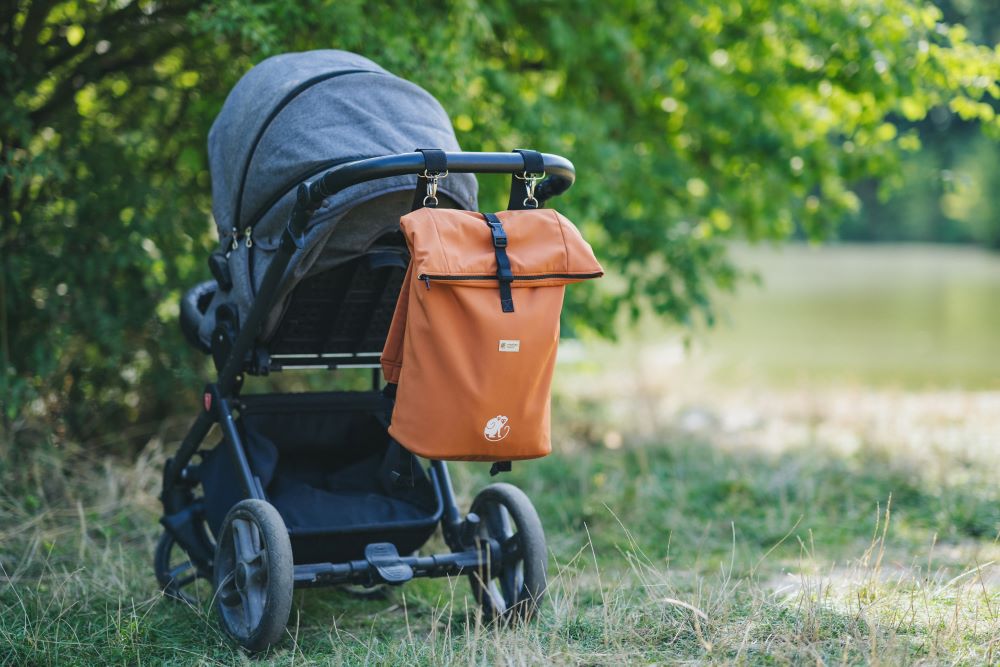 Monkey Mum® Mochila integrada em softshell para o porta-bebé Carrie - Framboesa suculenta